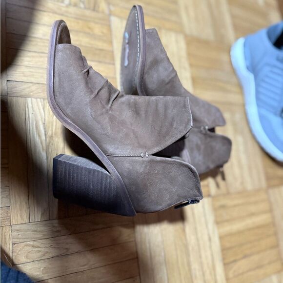 Vince Camuto Open Toe Zip Back Ankle Boot Heels Women's Size 8 Tan - Picture 3 of 6